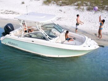 Robalo R247 Crossover Fishing