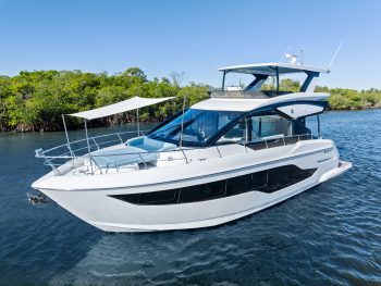 Cruisers Yachts 50 Fly