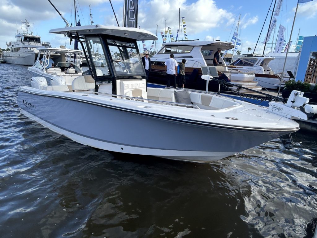 Robalo R250 Centre Console