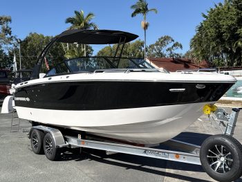 Chaparral 4SSx  Premium Outboard Bowrider