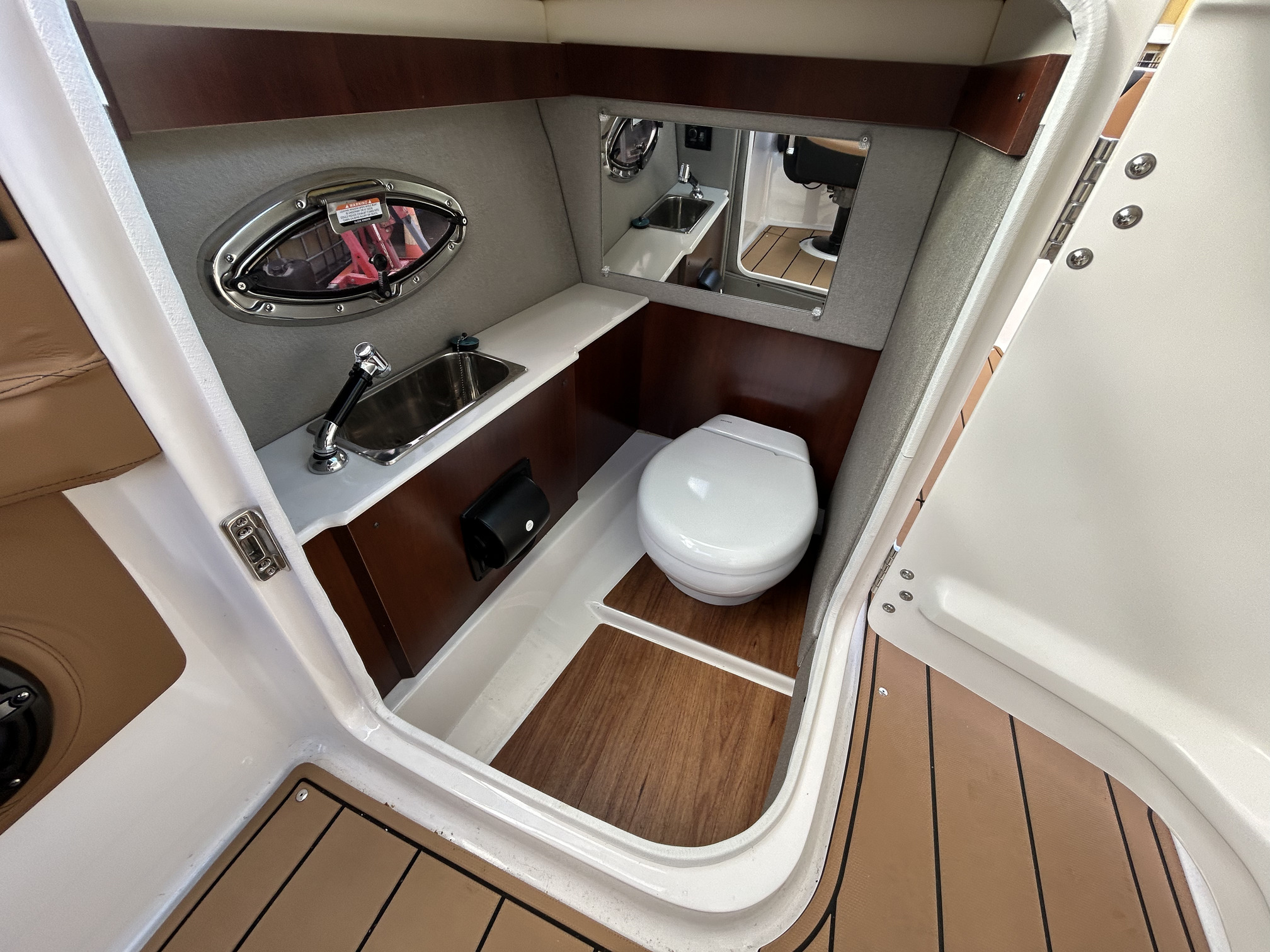 Chaparral 267SSx Premium Bowrider - Image 12