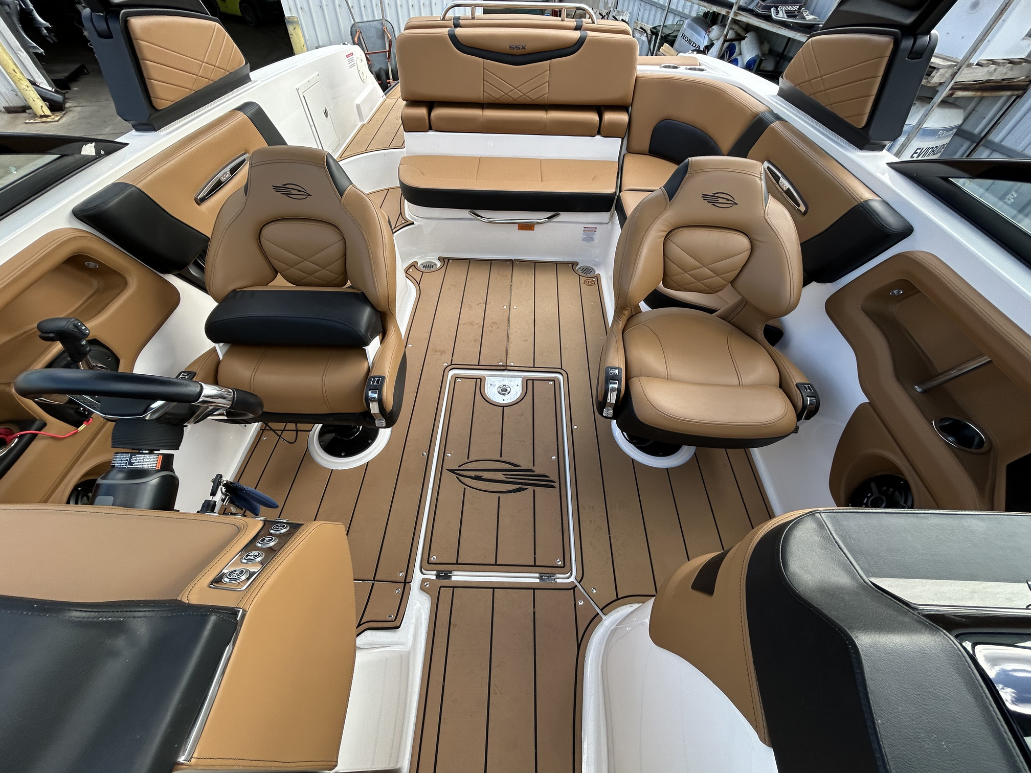 Chaparral 267SSx Premium Bowrider - Image 10
