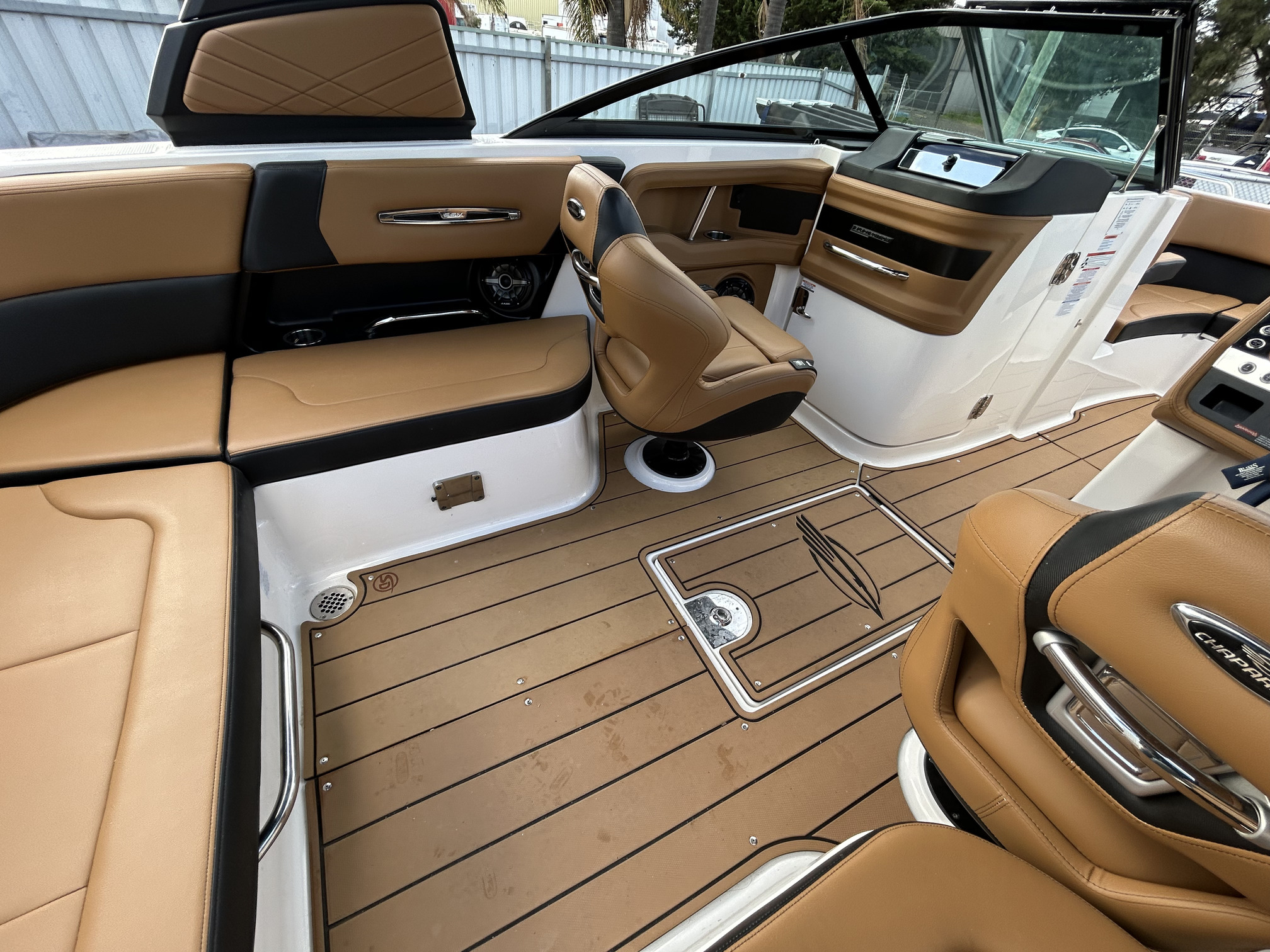 Chaparral 267SSx Premium Bowrider - Image 13